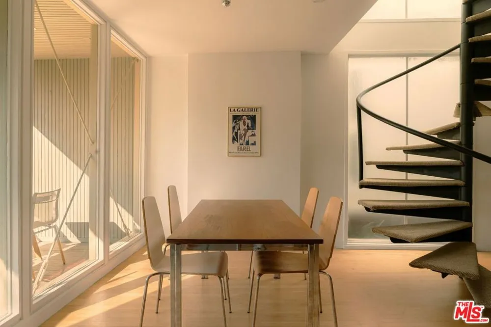 8876 Lookout Mountain Avenue Los Angeles, CA 90046
