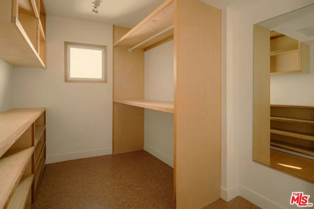 8876 Lookout Mountain Avenue Los Angeles, CA 90046