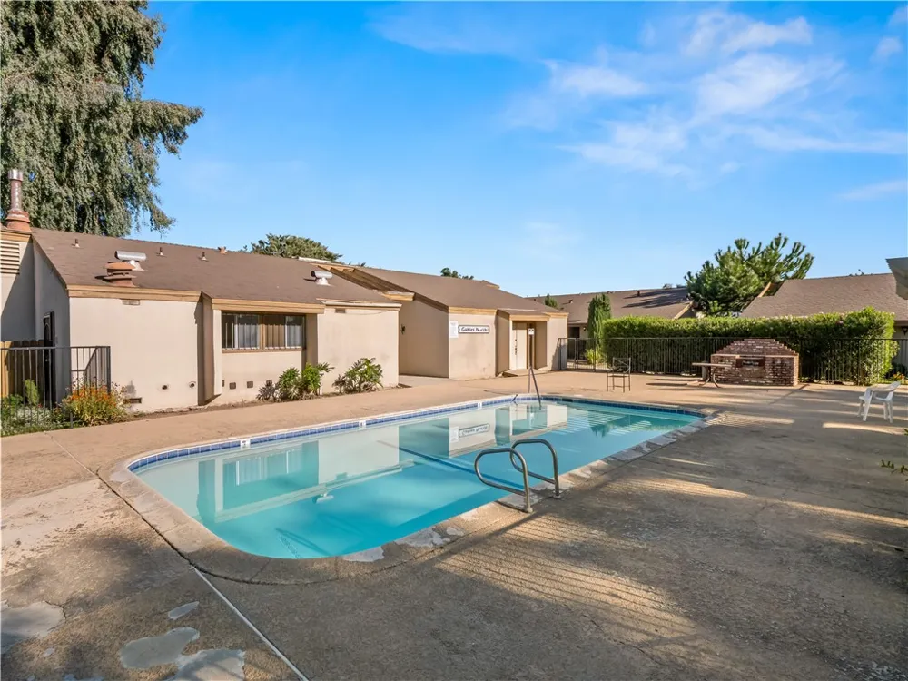 4654 Chestnut Fresno, CA 93726