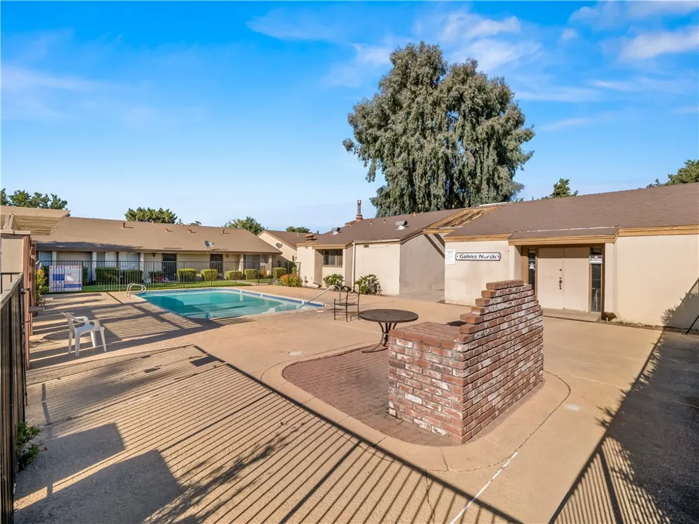 4654 Chestnut Fresno, CA 93726