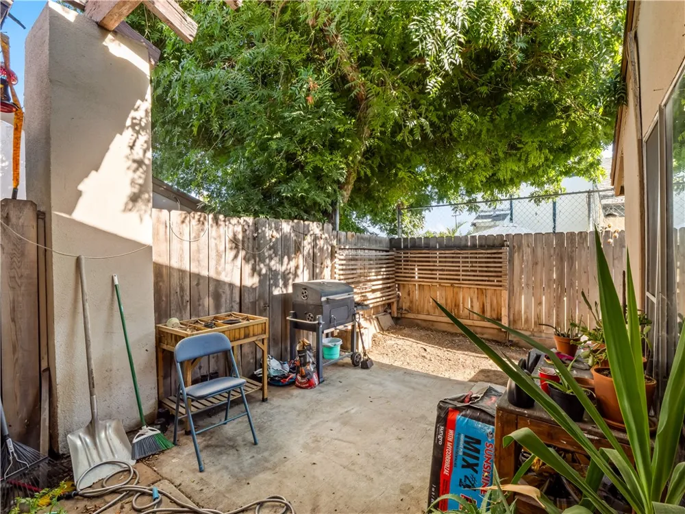 4654 Chestnut Fresno, CA 93726