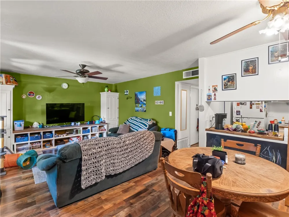 4654 Chestnut Fresno, CA 93726