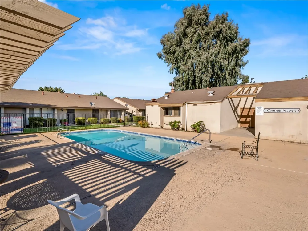 4654 Chestnut Fresno, CA 93726