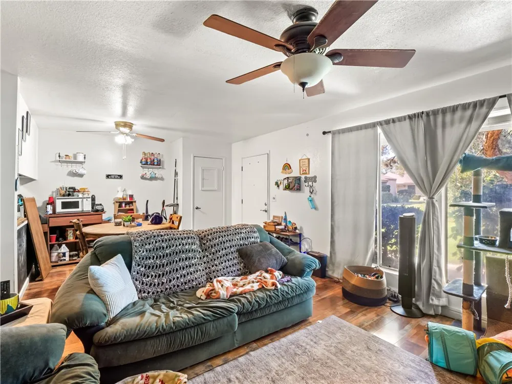 4654 Chestnut Fresno, CA 93726