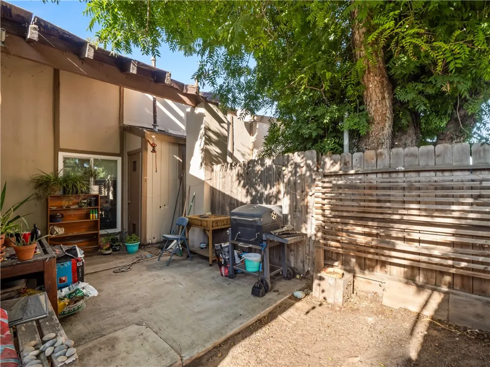 4654 Chestnut Fresno, CA 93726