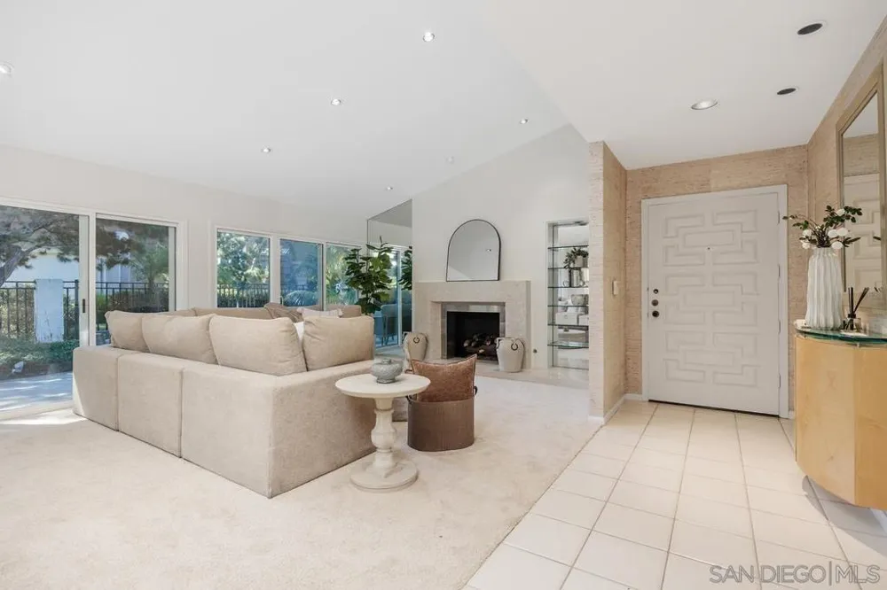8233 Caminito Maritimo La Jolla, CA 92037