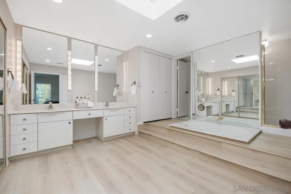 8233 Caminito Maritimo La Jolla, CA 92037