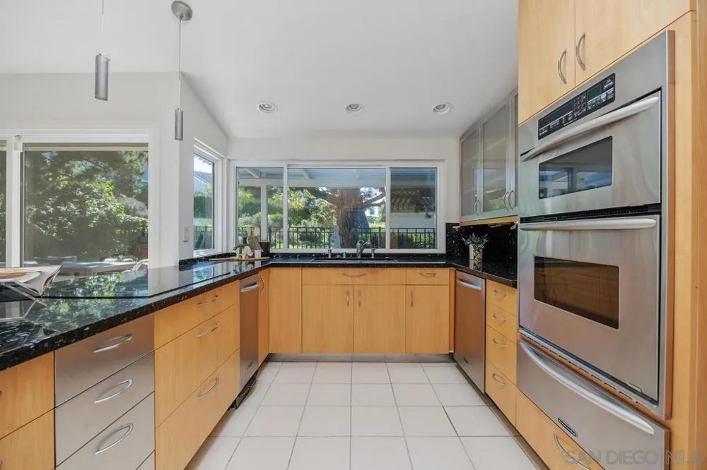 8233 Caminito Maritimo La Jolla, CA 92037