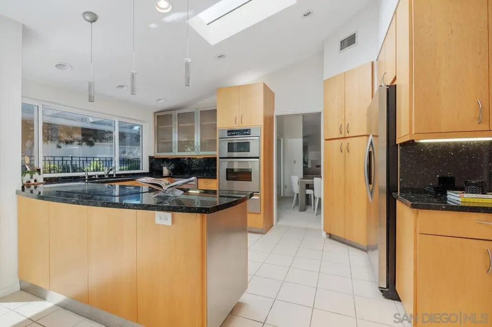 8233 Caminito Maritimo La Jolla, CA 92037