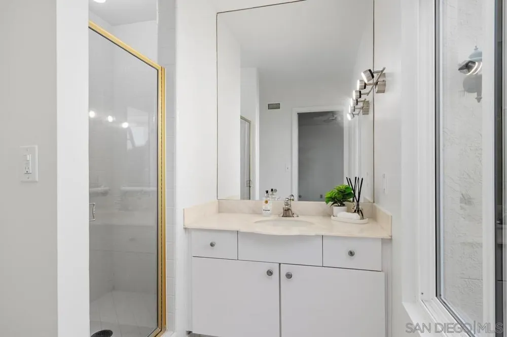 8233 Caminito Maritimo La Jolla, CA 92037