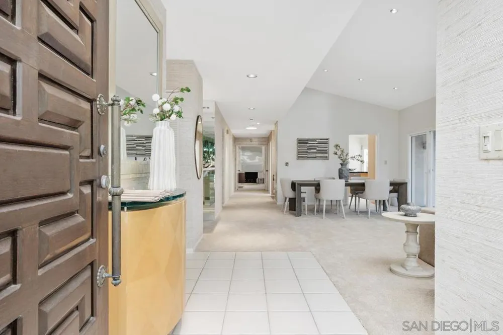 8233 Caminito Maritimo La Jolla, CA 92037
