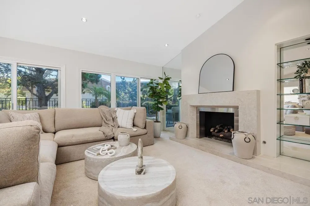 8233 Caminito Maritimo La Jolla, CA 92037