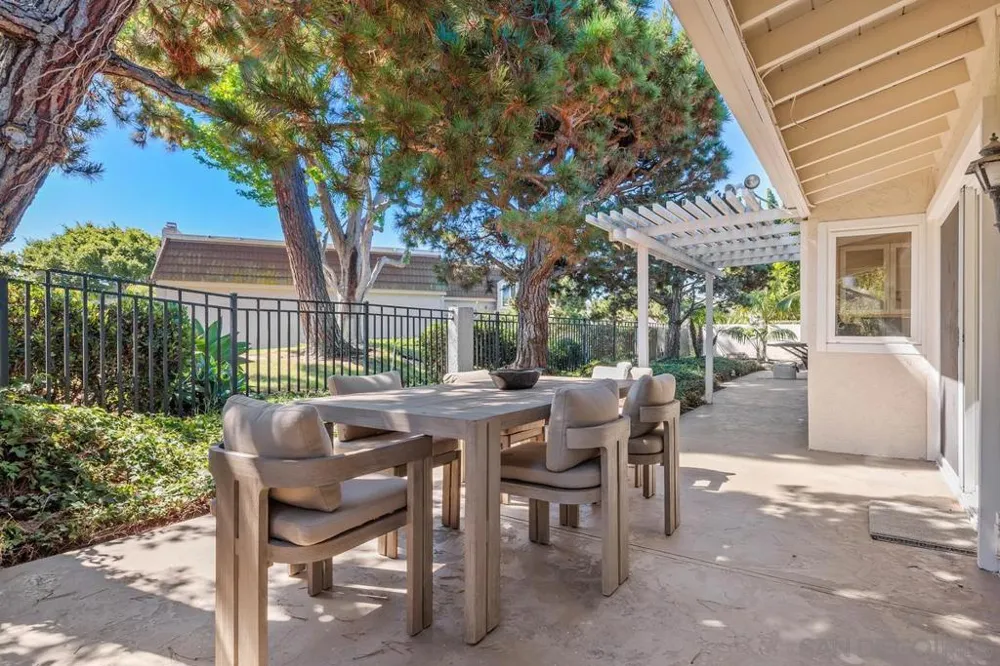 8233 Caminito Maritimo La Jolla, CA 92037