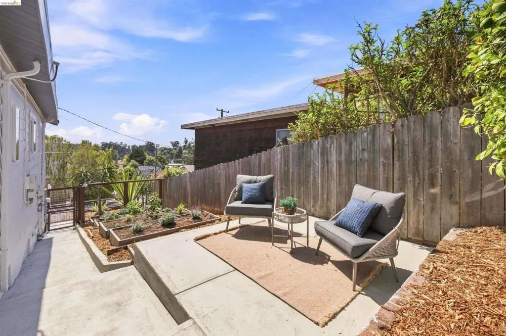 3701 Green Acre Rd Oakland, CA 94619