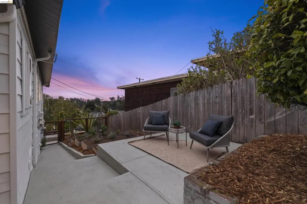 3701 Green Acre Rd Oakland, CA 94619