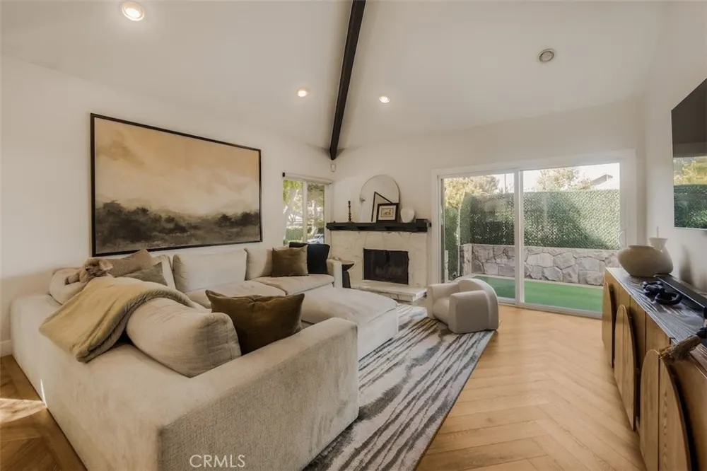 189 S Solana Drive #1 Orange, CA 92869