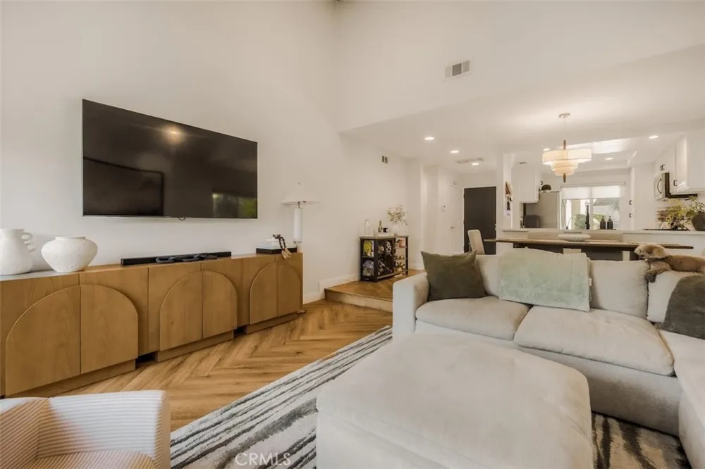 189 S Solana Drive #1 Orange, CA 92869