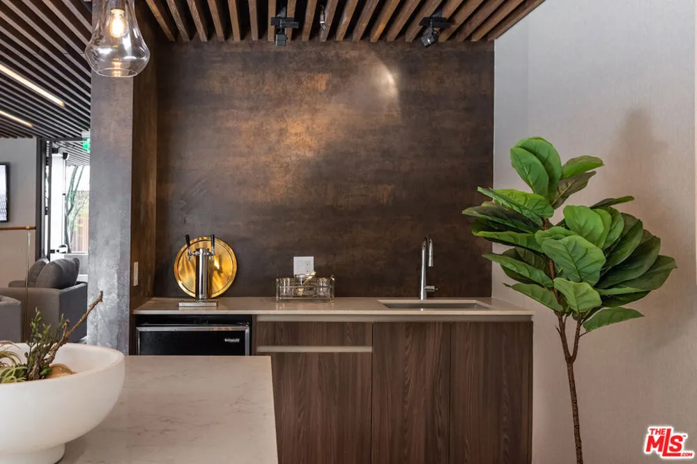 724 Croft Avenue #108 Los Angeles, CA 90069