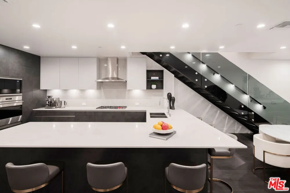724 Croft Avenue #108 Los Angeles, CA 90069