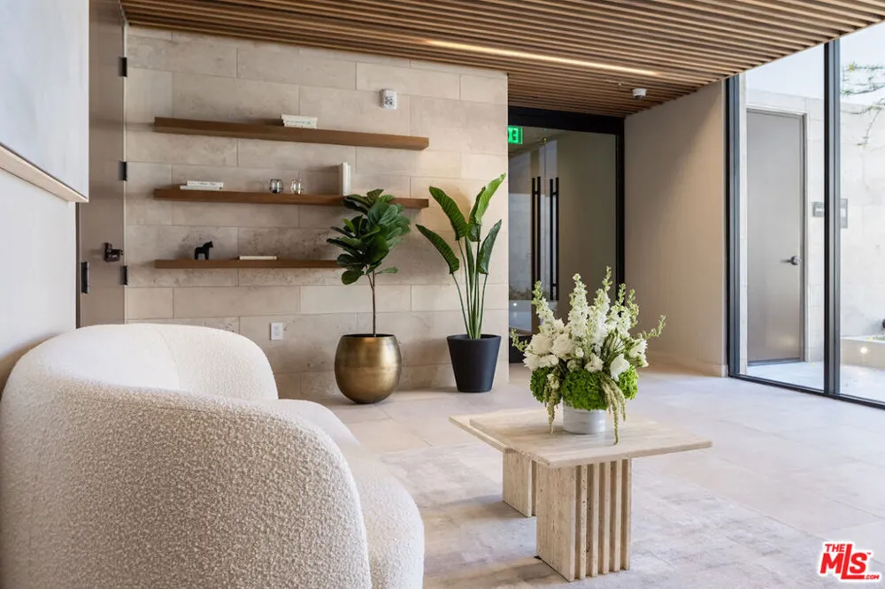 724 Croft Avenue #108 Los Angeles, CA 90069