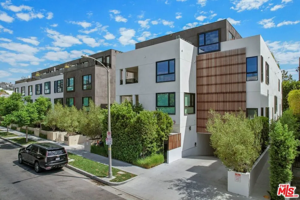 724 Croft Avenue #108 Los Angeles, CA 90069