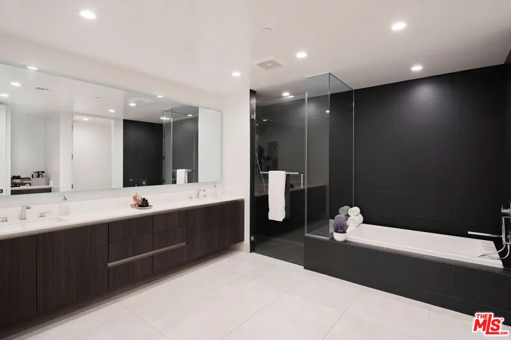 724 Croft Avenue #108 Los Angeles, CA 90069