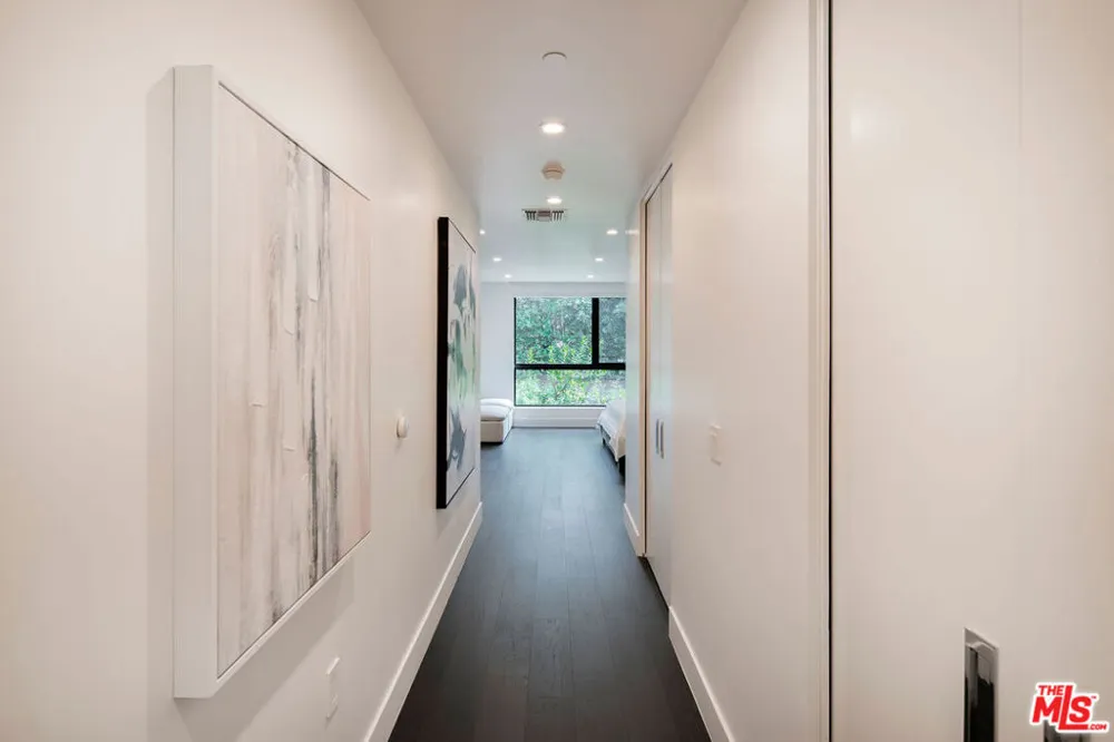 724 Croft Avenue #108 Los Angeles, CA 90069