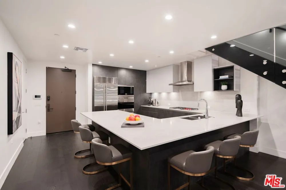 724 Croft Avenue #108 Los Angeles, CA 90069