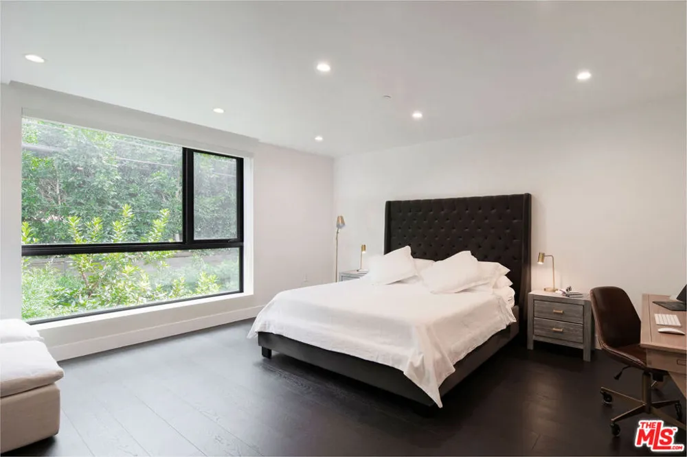 724 Croft Avenue #108 Los Angeles, CA 90069