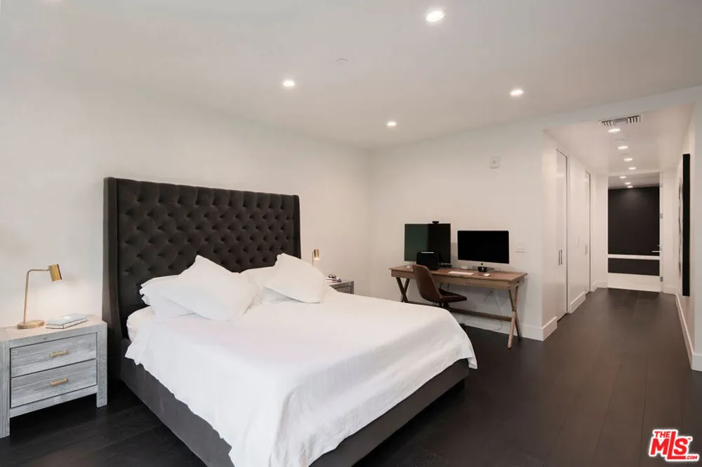 724 Croft Avenue #108 Los Angeles, CA 90069