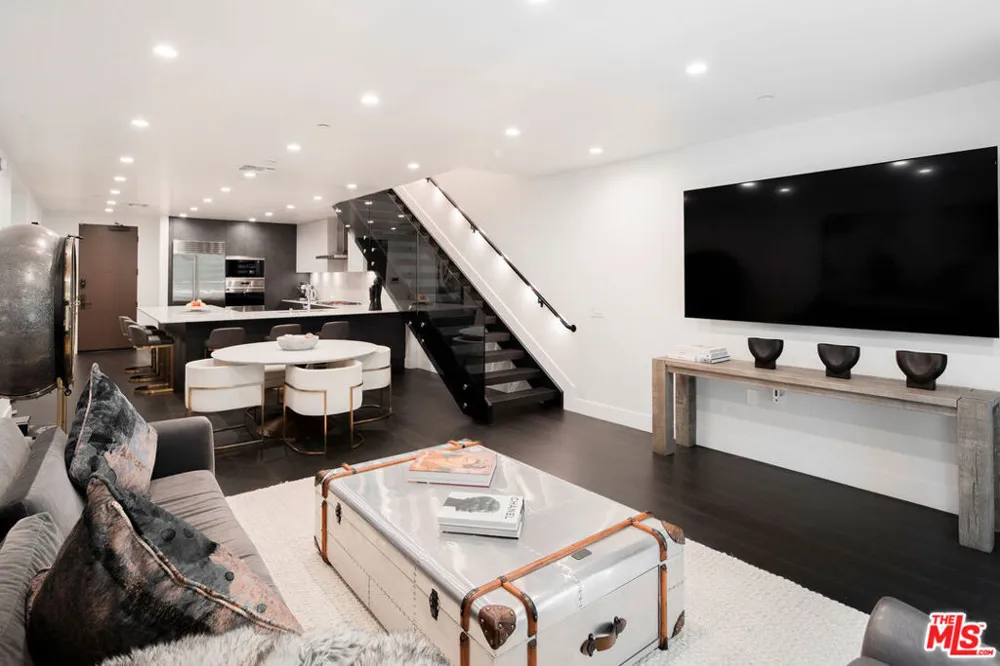724 Croft Avenue #108 Los Angeles, CA 90069