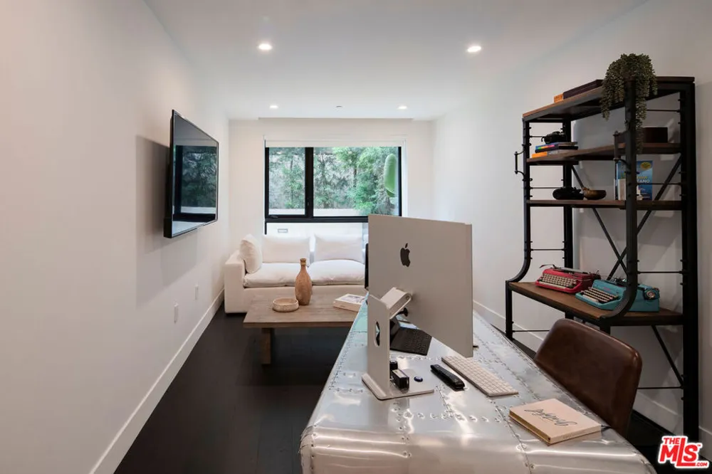 724 Croft Avenue #108 Los Angeles, CA 90069