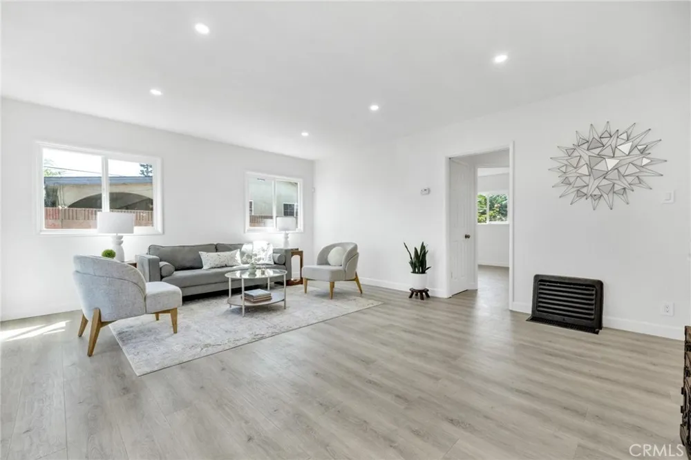 1136 E 71st Long Beach, CA 90805