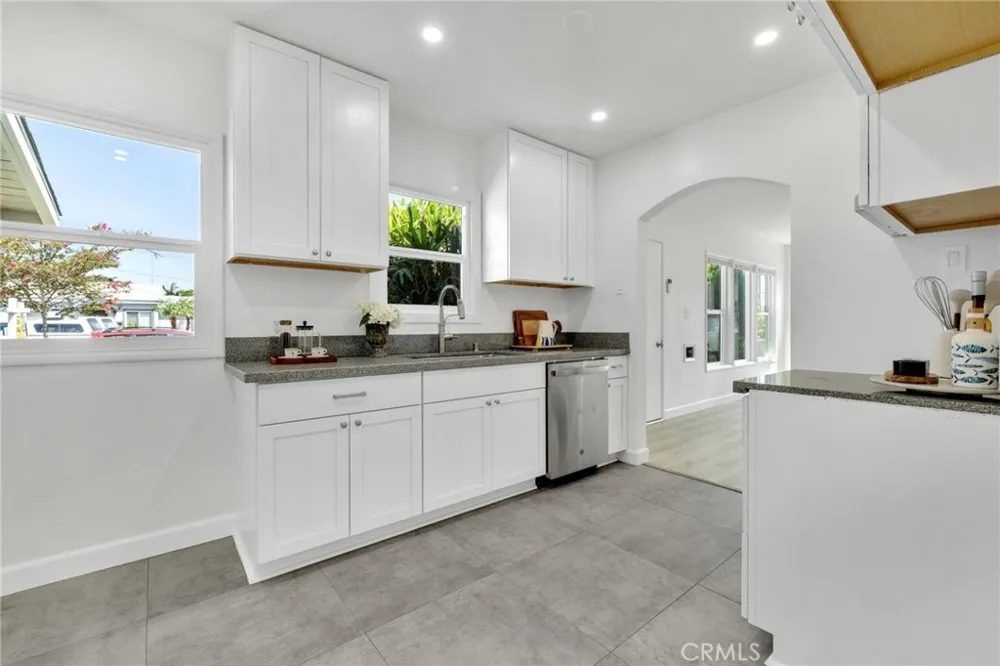 1136 E 71st Long Beach, CA 90805