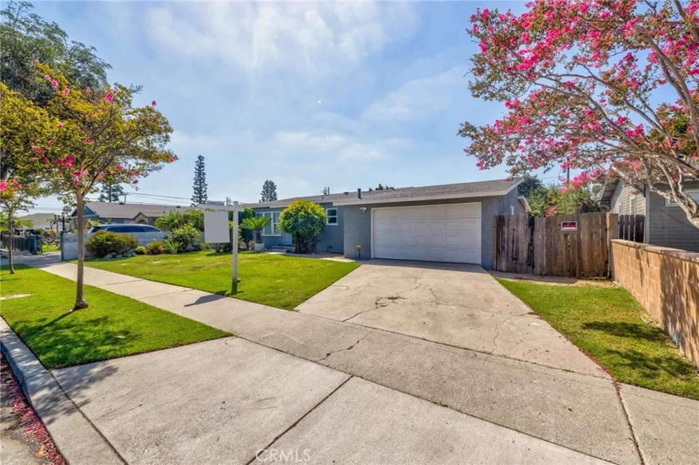 1136 E 71st Long Beach, CA 90805