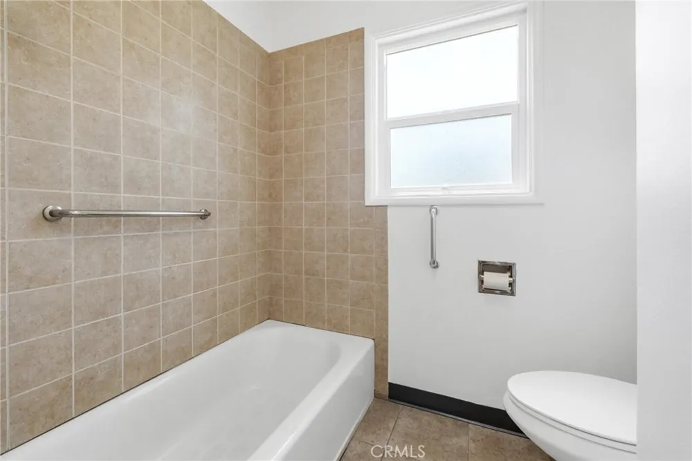 1136 E 71st Long Beach, CA 90805