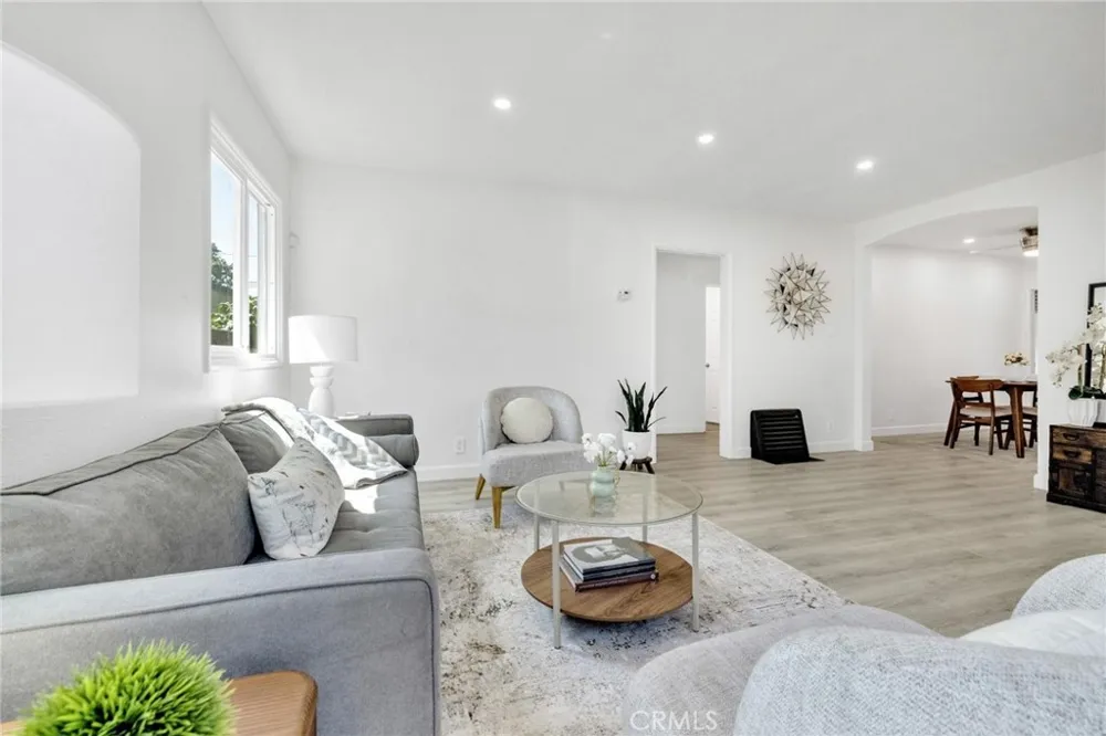 1136 E 71st Long Beach, CA 90805