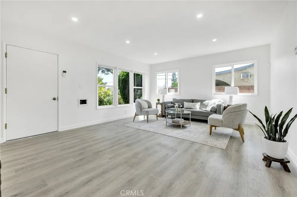 1136 E 71st Long Beach, CA 90805