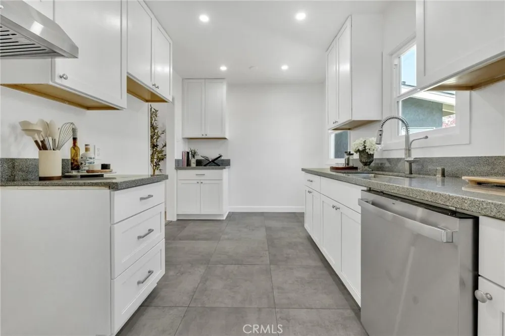 1136 E 71st Long Beach, CA 90805