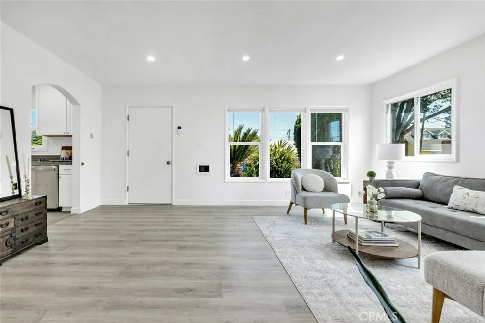 1136 E 71st Long Beach, CA 90805