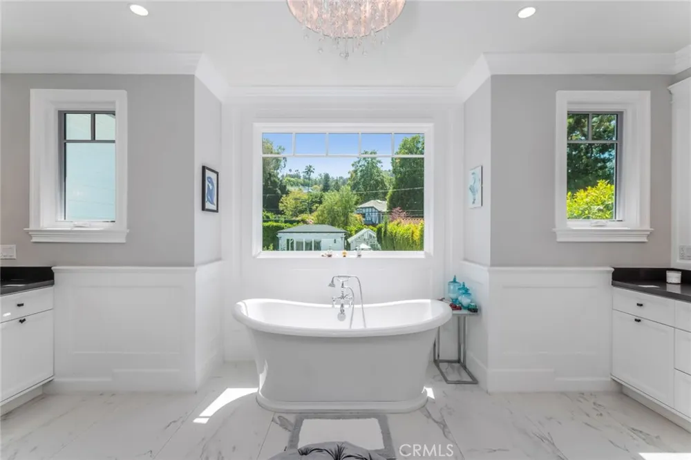 14234 Greenleaf Street Sherman Oaks, CA 91423