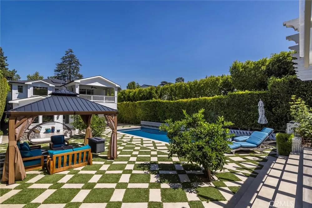 14234 Greenleaf Street Sherman Oaks, CA 91423