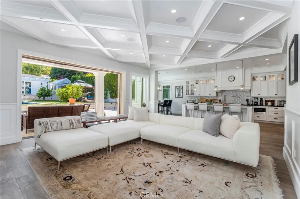 14234 Greenleaf Street Sherman Oaks, CA 91423