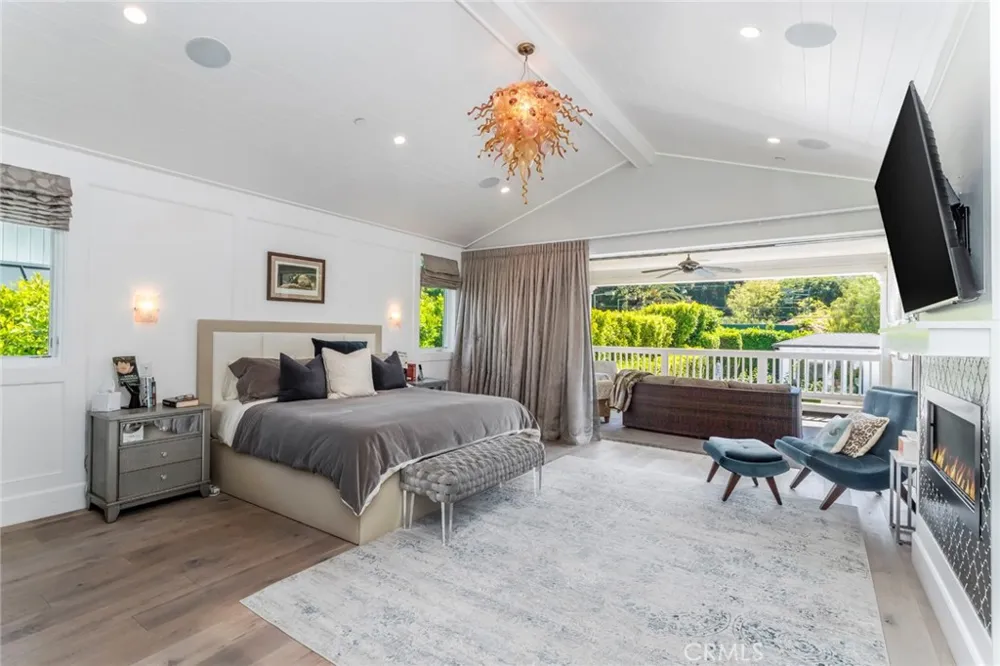 14234 Greenleaf Street Sherman Oaks, CA 91423