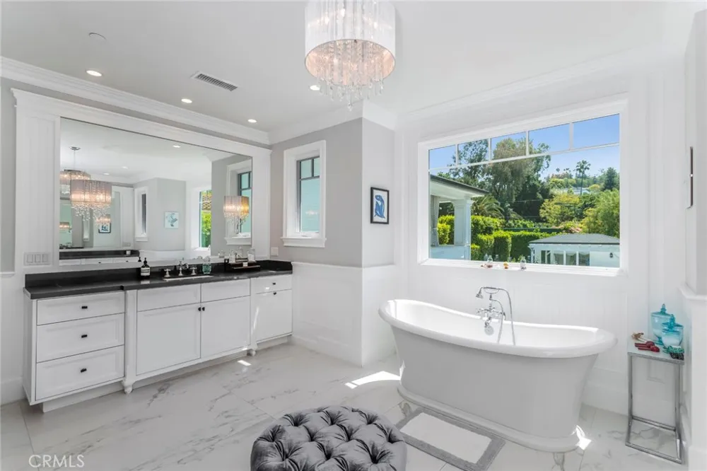 14234 Greenleaf Street Sherman Oaks, CA 91423