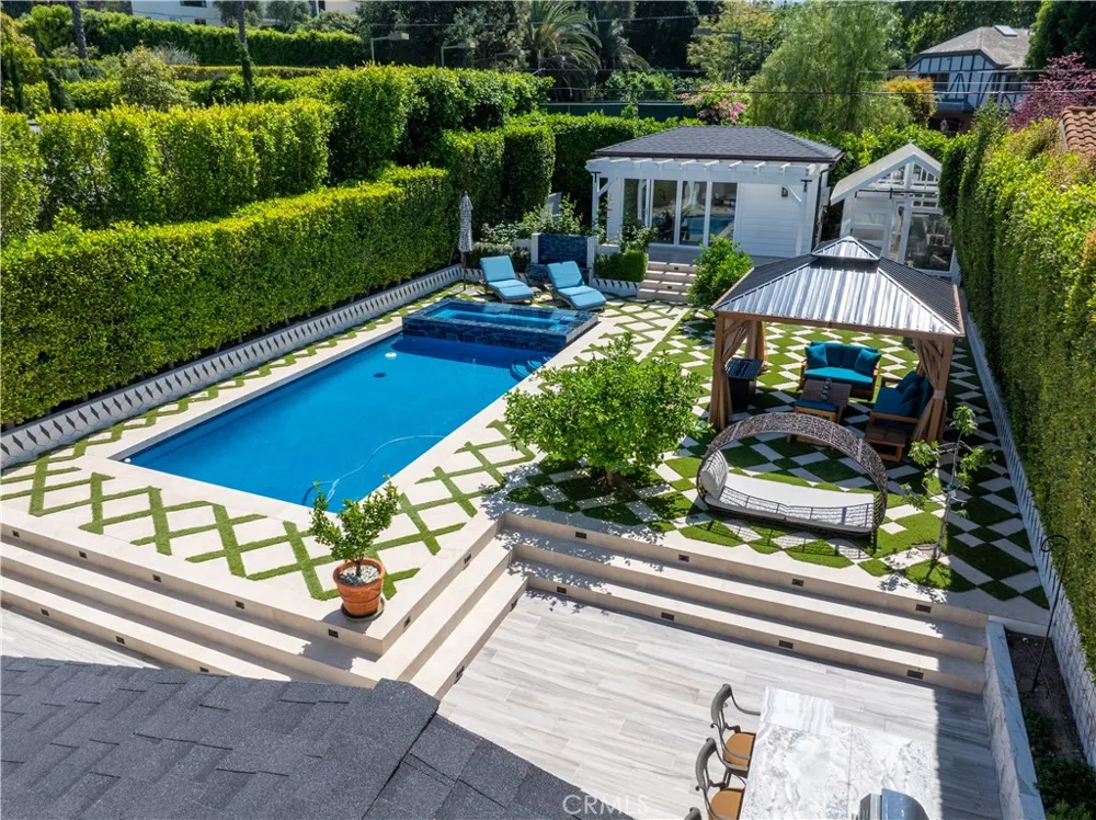 14234 Greenleaf Street Sherman Oaks, CA 91423