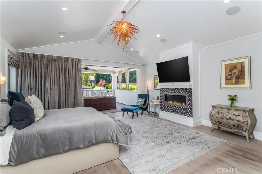 14234 Greenleaf Street Sherman Oaks, CA 91423