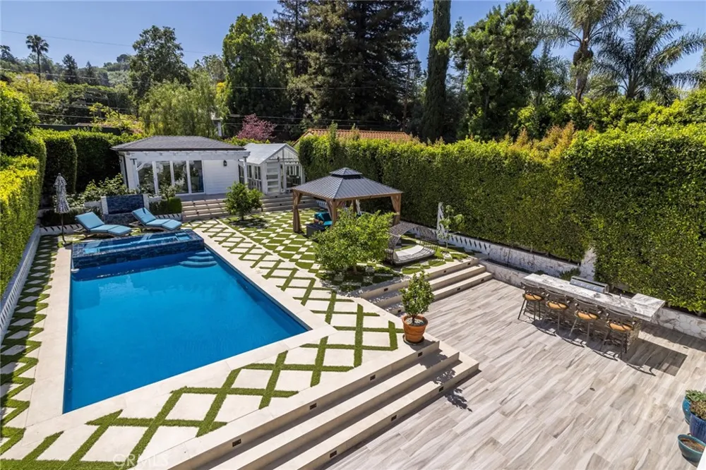 14234 Greenleaf Street Sherman Oaks, CA 91423