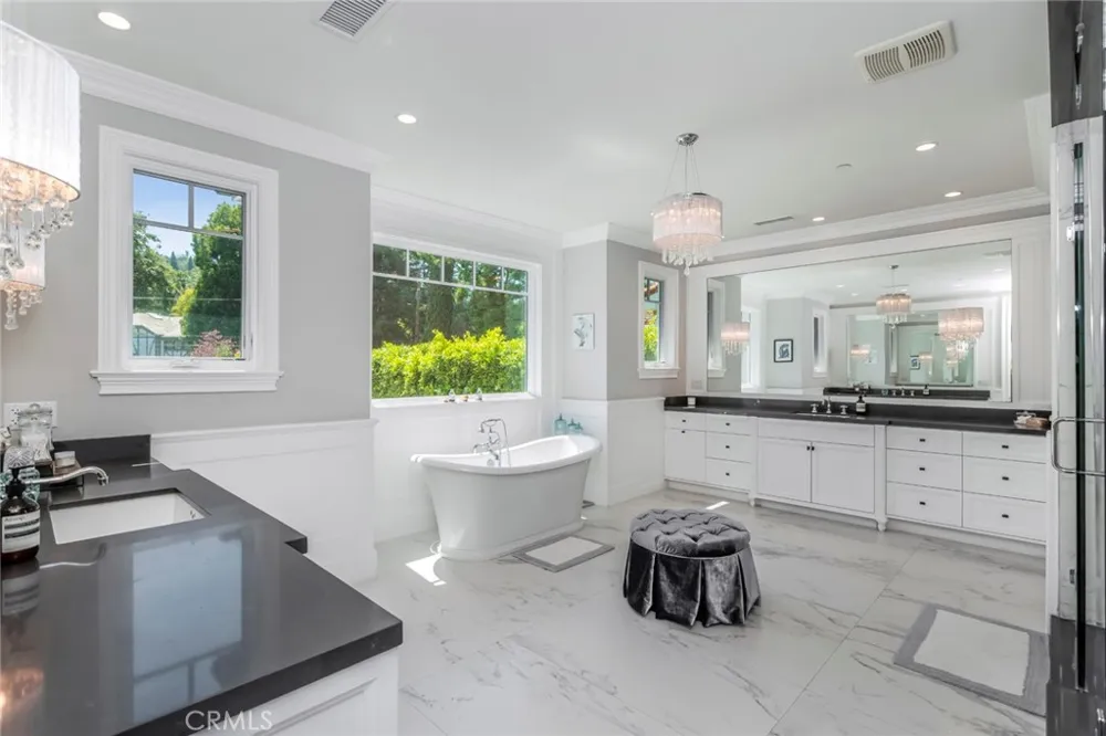 14234 Greenleaf Street Sherman Oaks, CA 91423