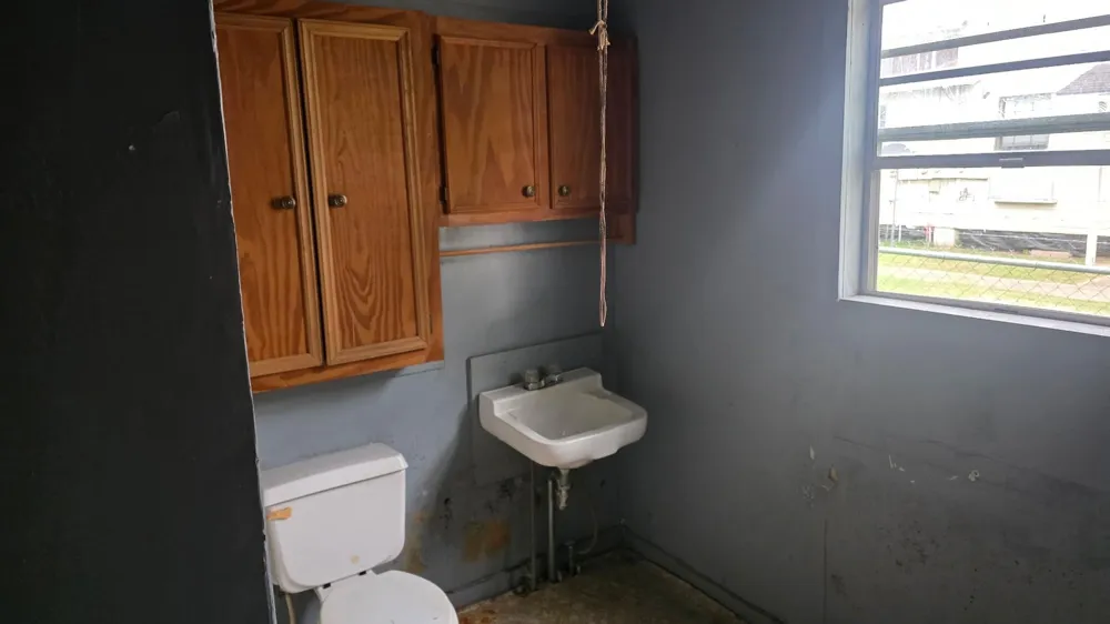 1317 Main Street Anahuac, TX 77514